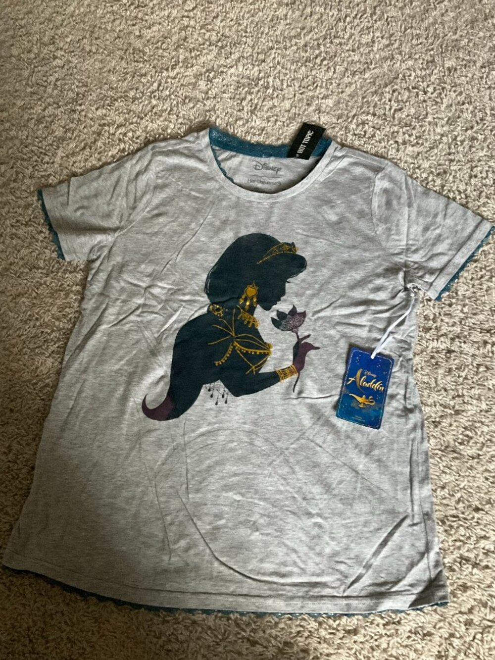 Hot Topic Her Universe Disney Aladdin Jasmine Lace Trim Girls T-Shirt. Size: M.